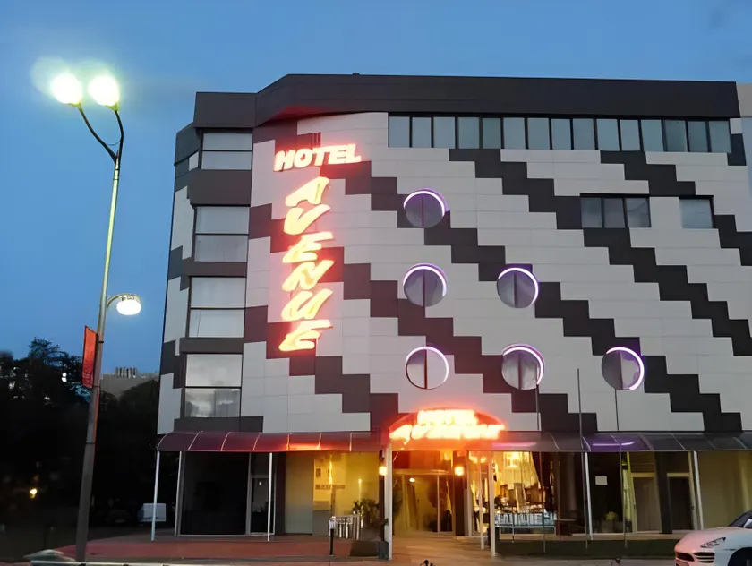 Hotel Avenue - Image 1