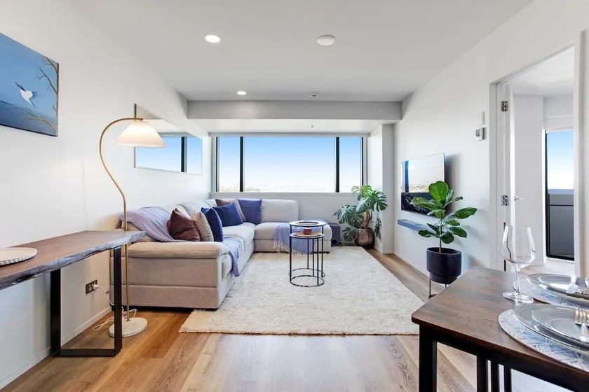 Super Plush Takapuna 1BR Apt Free CarPark on 6th Floor - Image 1