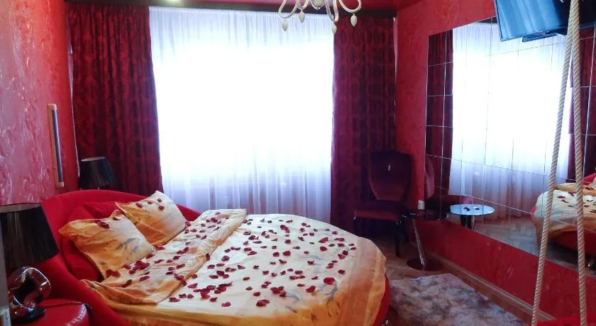 Amour Rouge Suite (Adults Only) - Image 1