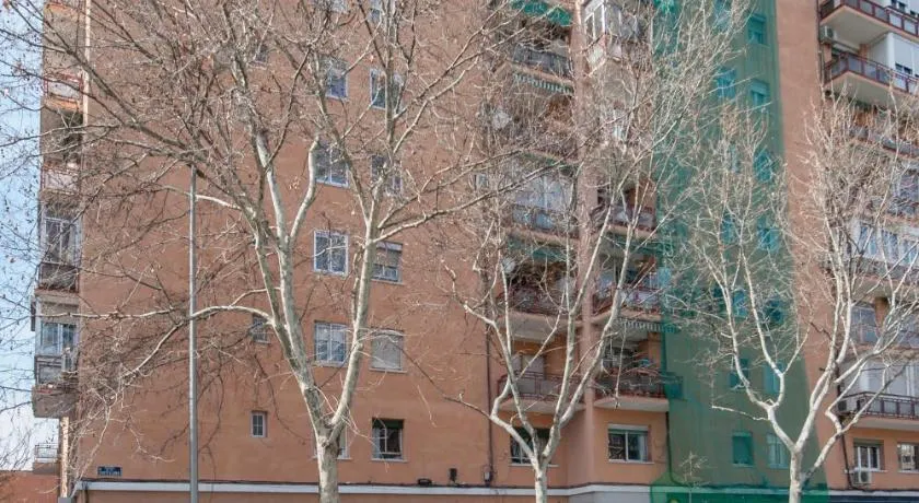 Apartamento Plaza de Castilla II - Urbano con Estilo y Funcional - Image 1