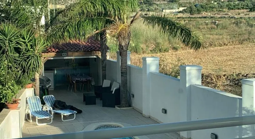 Moderne, lyse og rummelige lejlighed tæt på strand og st. Julians - Image 1
