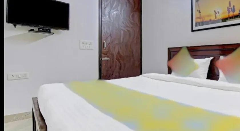 Hotel Divine - Image 1
