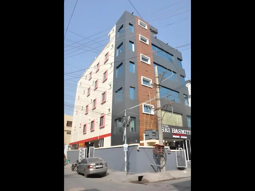 Hotel Sri Hasmitha - Image 1