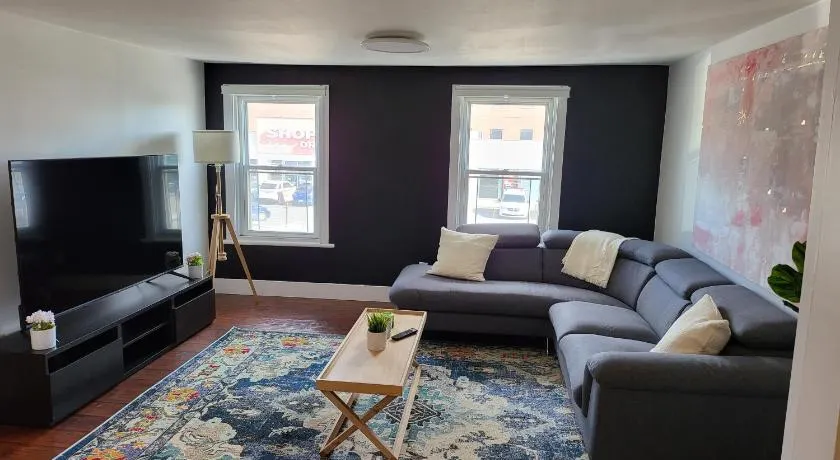 JstLikeHome - Old Ottawa Suite & Guesthouse - Image 1