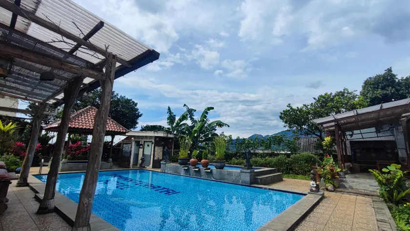 Taman Teratai Hotel - Image 1