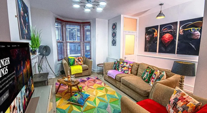 Central 3 - Bedroom Townhouse in Brighton with Parking - Image 1