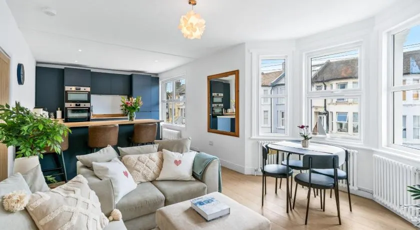 Design-Led Apartment in Hove - Image 1
