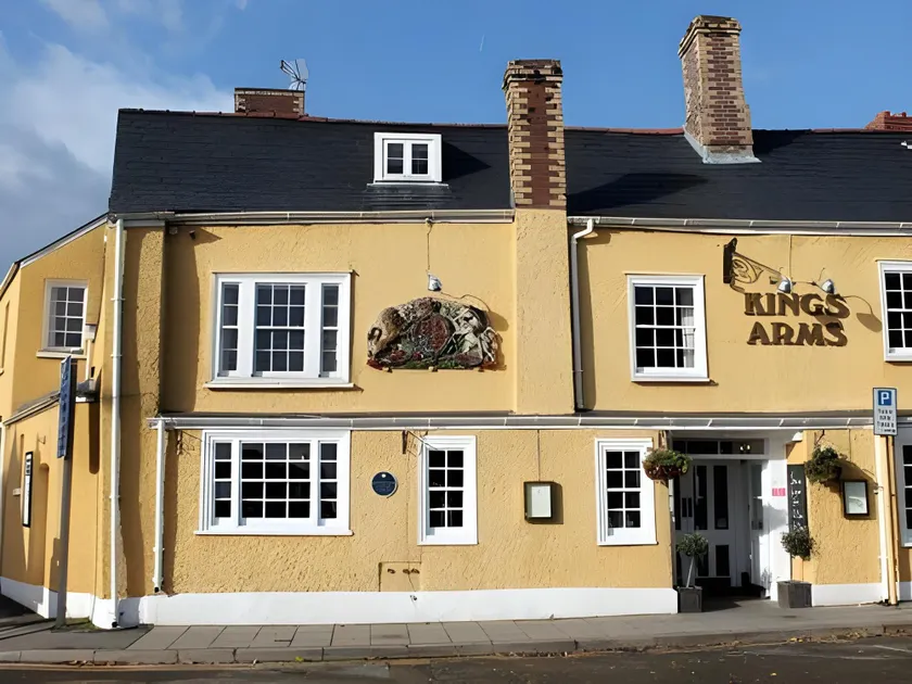 The Kings Arms Hotel - Image 1