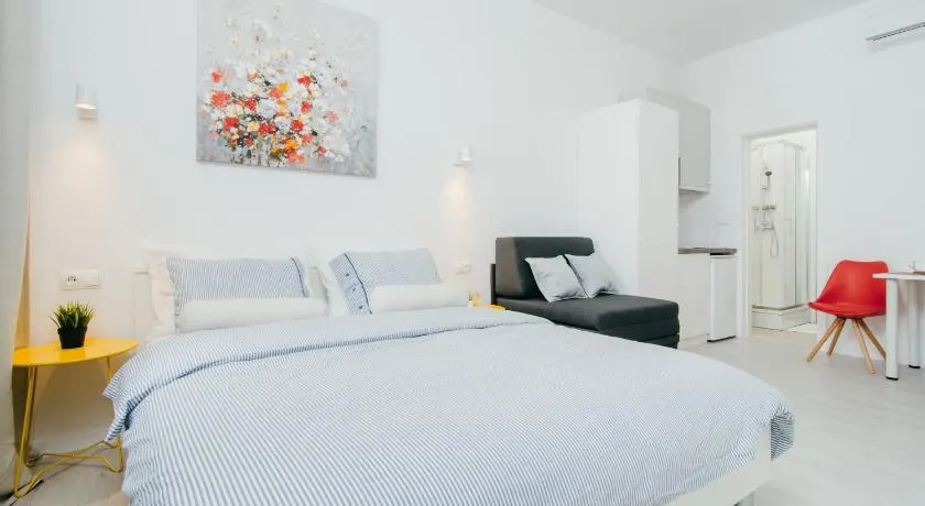 SIA Downtown Apartments - Image 1