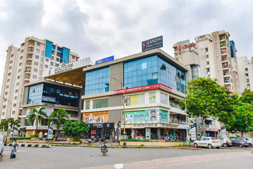 Hotel Solitaire, Best Luxurious Hotel AC Rooms In Surat - Image 1