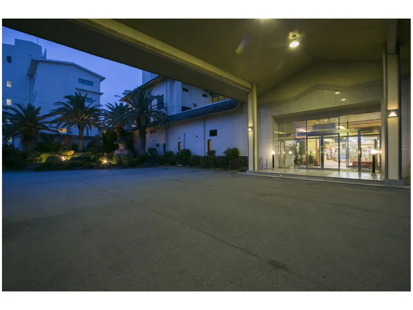 Shima Beach Hotel - Image 1