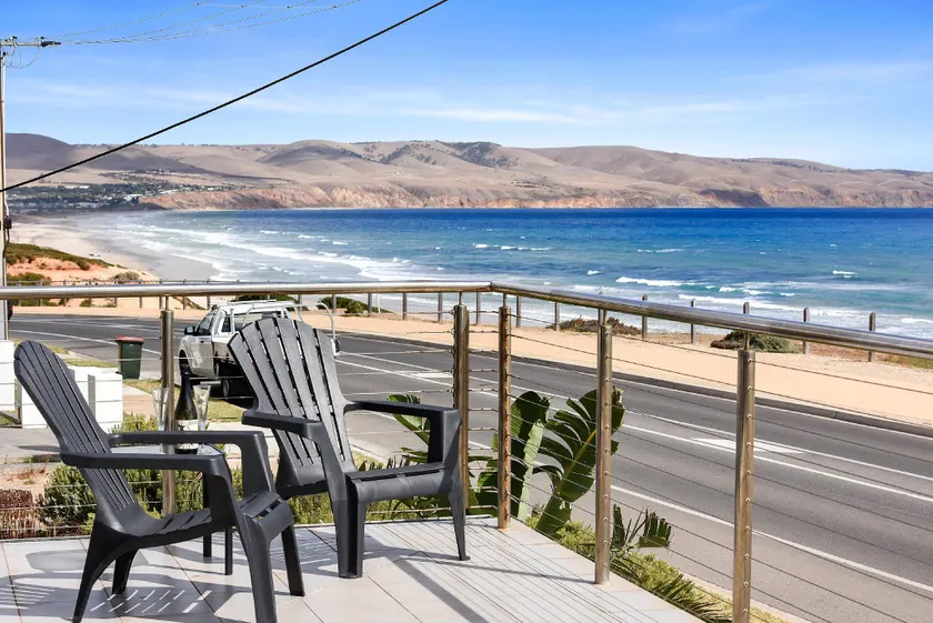 Esplanade Escape by Wine Coast Holidays - Image 1