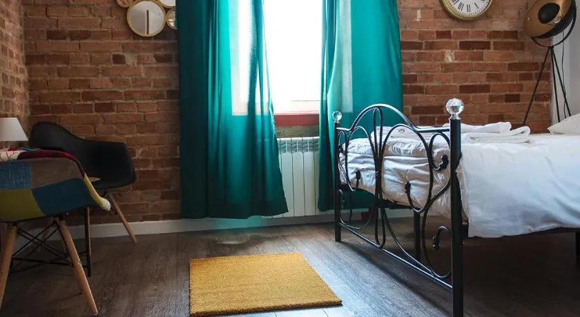 Leon's Rooms - Image 1