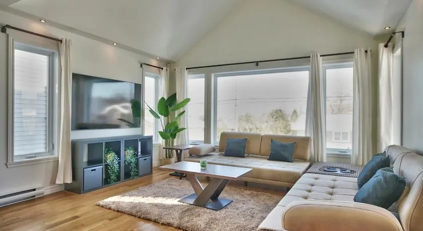 Dynamite 2-Bedroom House, Garage, Sleeps 6 - Image 1
