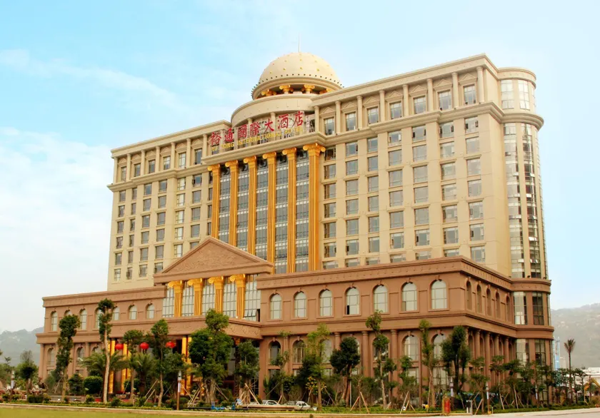Yutong International Hotel - Image 1