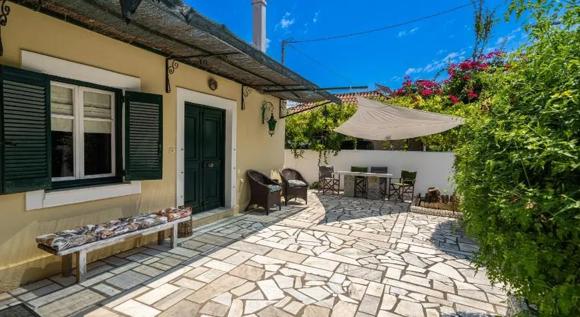 Lena’s traditional villa - Image 1