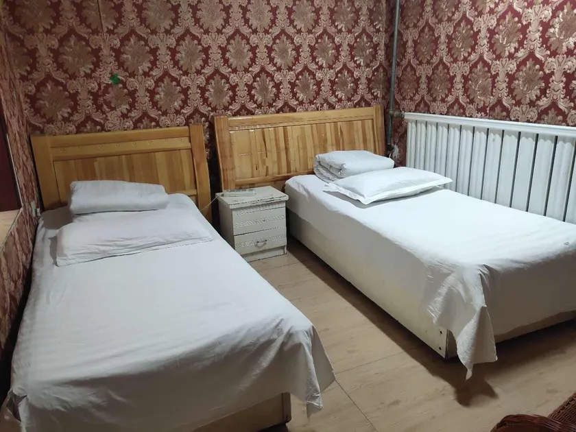 Xinyang Hotel - Image 1