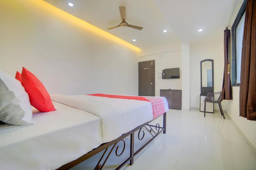 64297 Hotel Sai Leela - Image 1