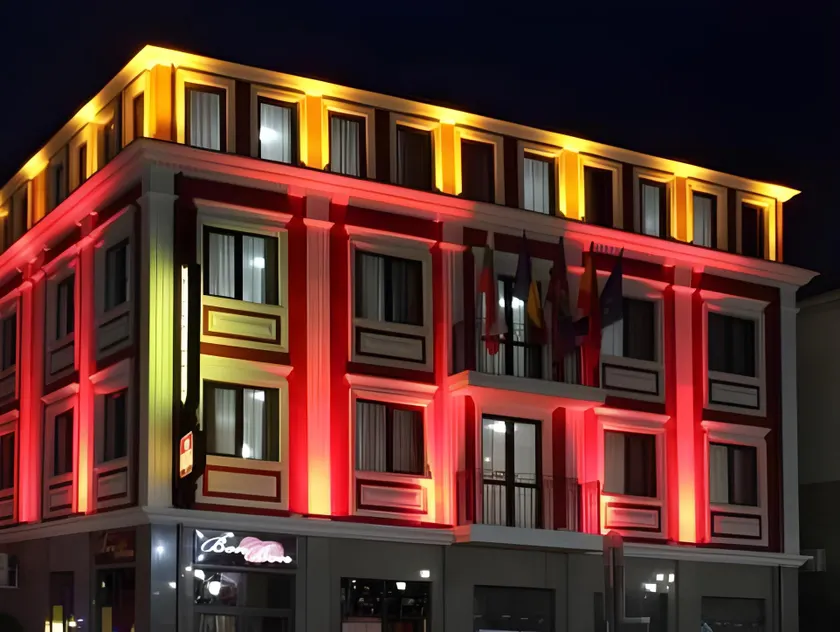 Real Hotel - Image 1