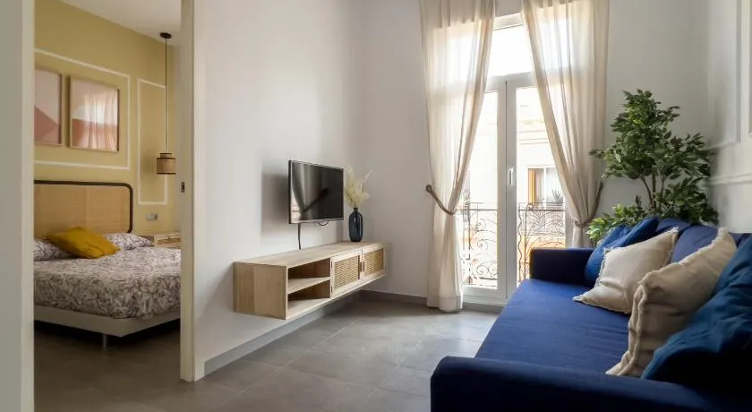 Maritime Apartamentos Cabañal - Image 1