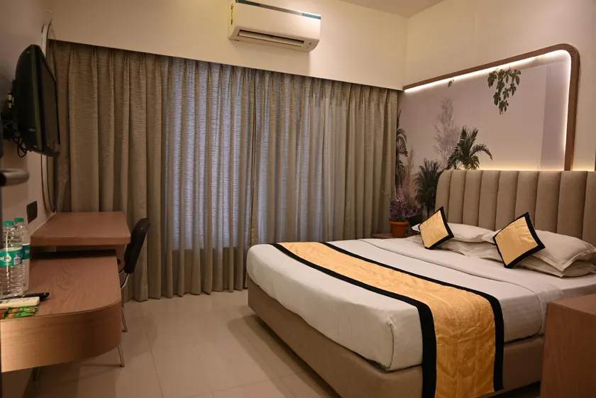 Hotel Shradha Saburi Palace - Image 1