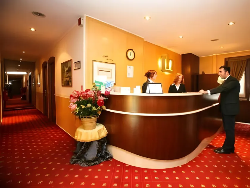 Hotel Cristallo Torino - Image 1