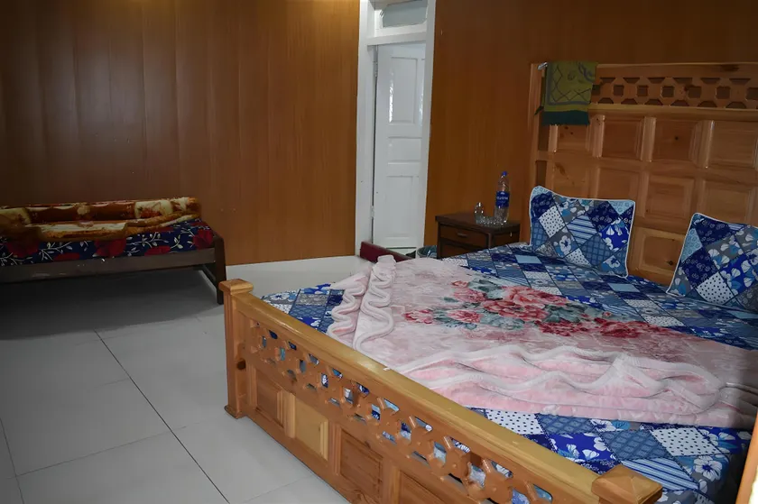 Frontier Hotel - Image 1