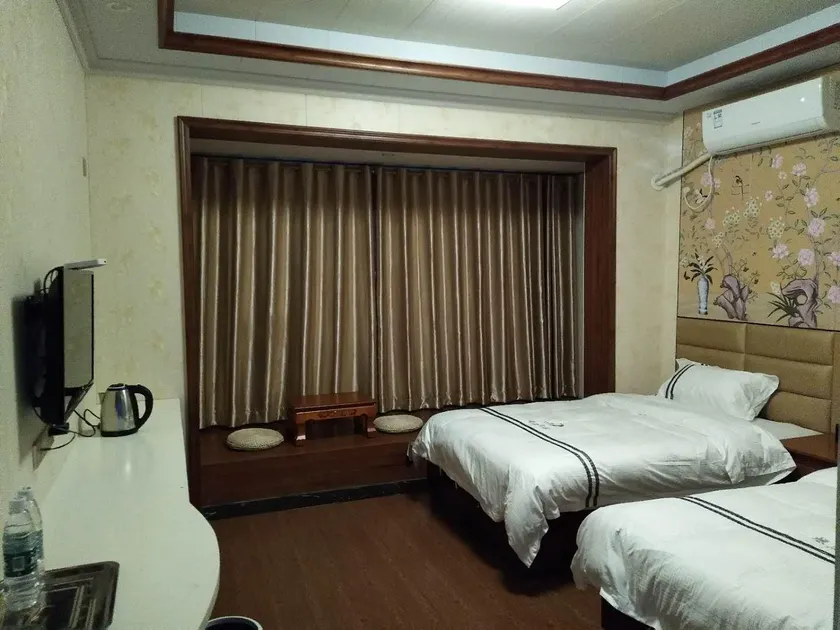 Yuanyuan Hotel - Image 1