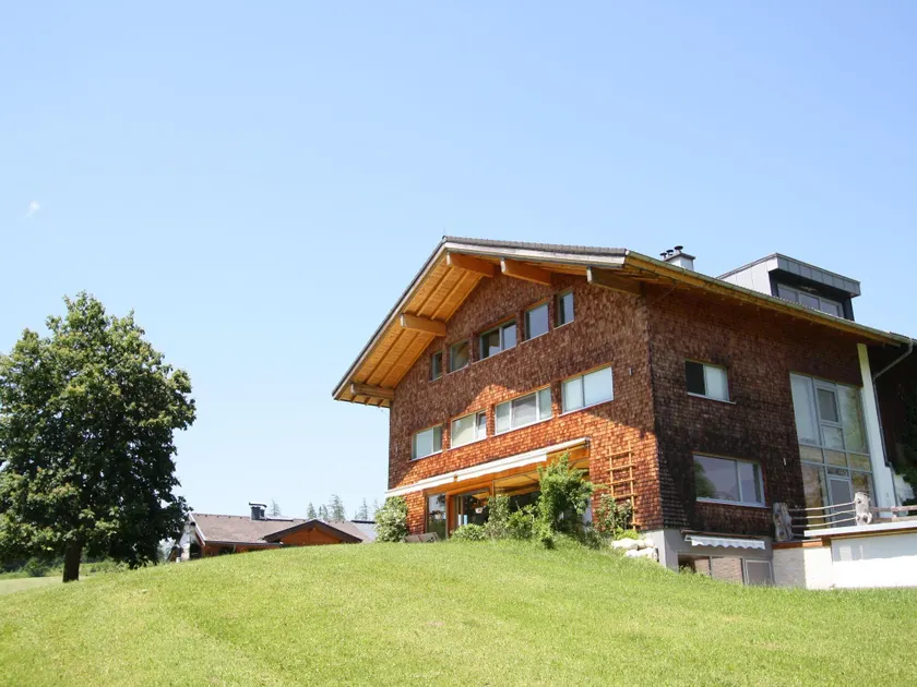 Spacious Apartment in Lofer with Garden - Image 1
