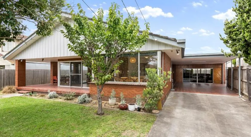 Lonnie Getaway - Image 1