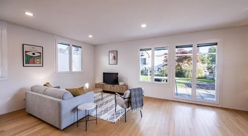 Stockhorn Loft - central, free parking, private - Image 1
