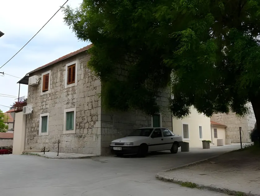 House Sandra - Image 1