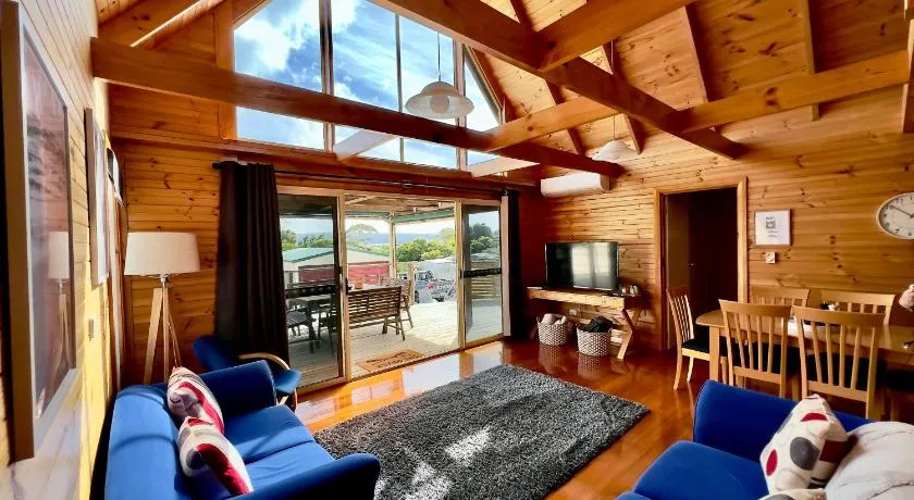 House with bay views - St Helens family escape - Image 1