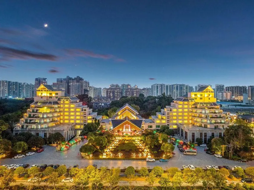 Linyin Holiday Hotel - Image 1