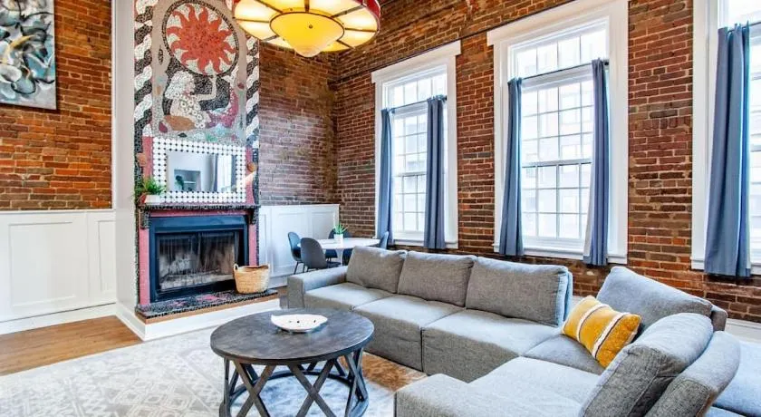 Unique Old City Loft - Minutes from Market Square - Image 1