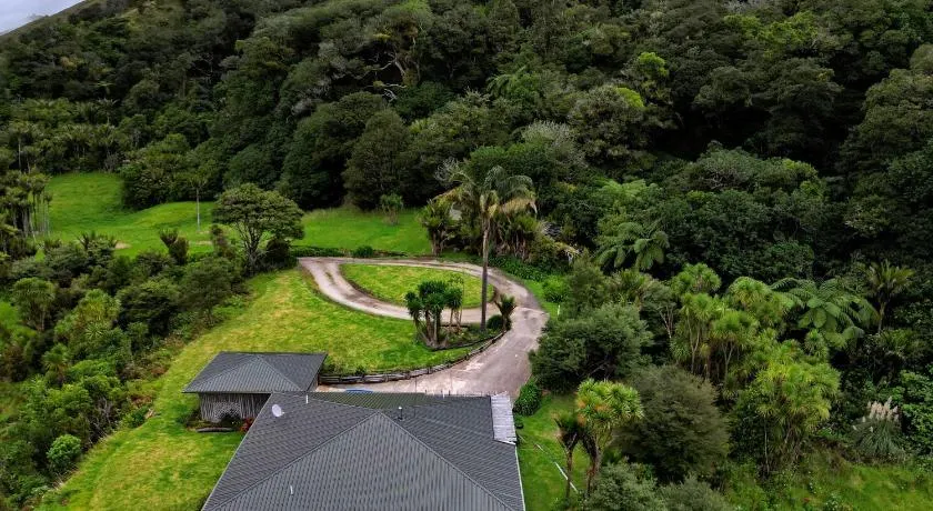 Waiotemarama Falls Lodge - Image 1