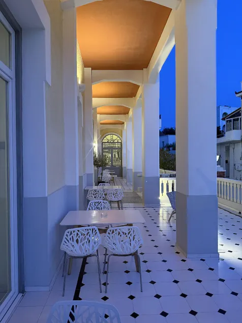 Tinion Urban Hotel - Image 1