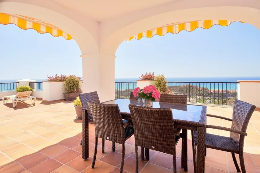 Poseidon Luxury Apartment - Image 1