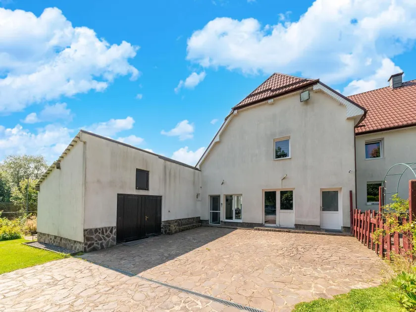 Spacious holiday home with garden - Image 1