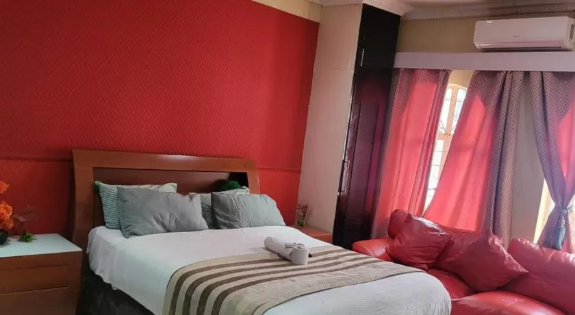 AT BLACK WOOD GUEST HOUSE  - Image 1