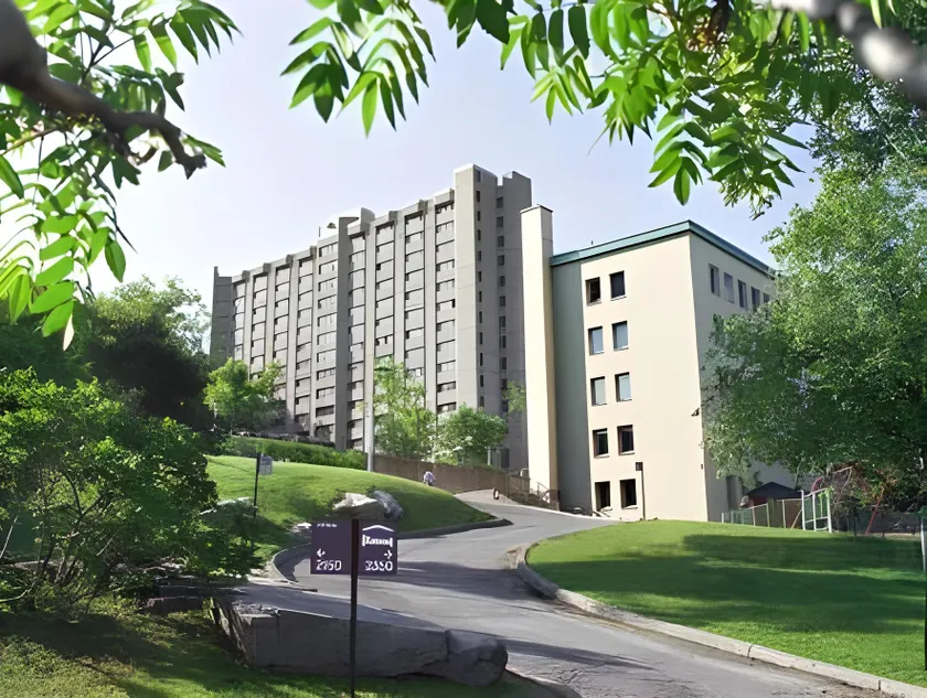 ZUM MTL Auberge d'été - Université de Montréal - Image 1