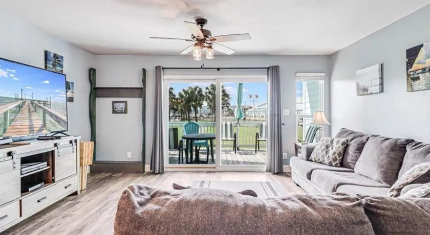 Bayfront Kontiki 704 - Image 1