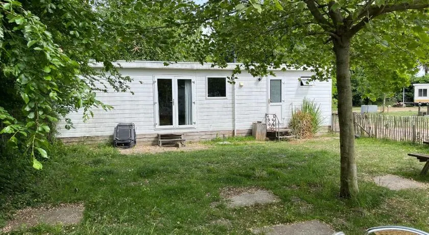 Hof van Axel, stacaravan met keuken en badkamer, pipowagen Bosuil of Zeemeeuw met gedeeld sanitair - Image 1
