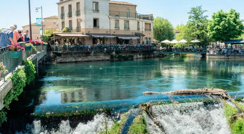 Le Bassin Hôtel Restaurant - Image 1