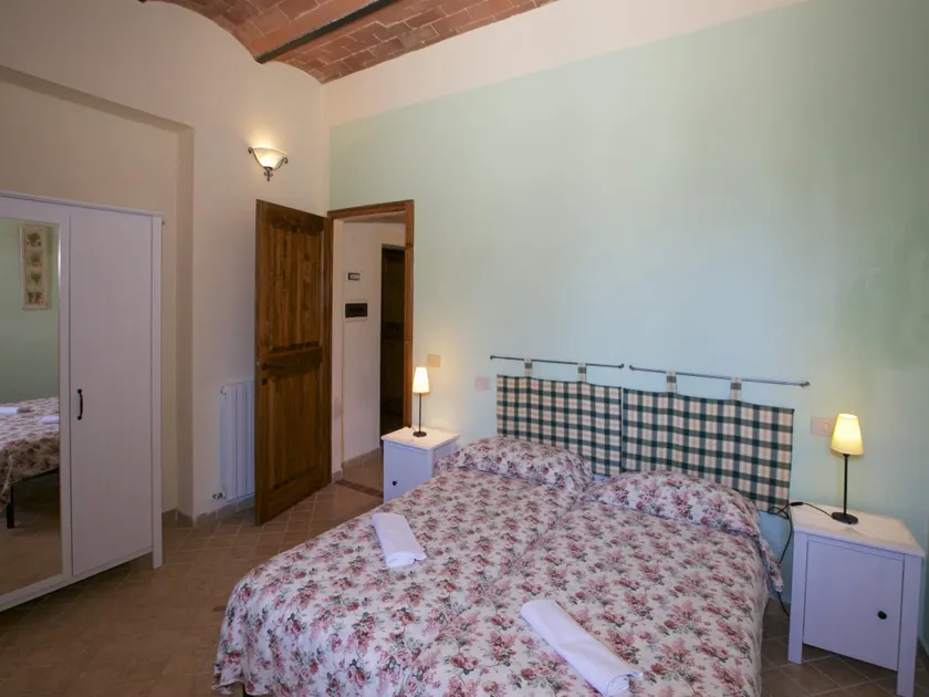 Lovely farmhouse in Tuscany with panoramic view - Image 1