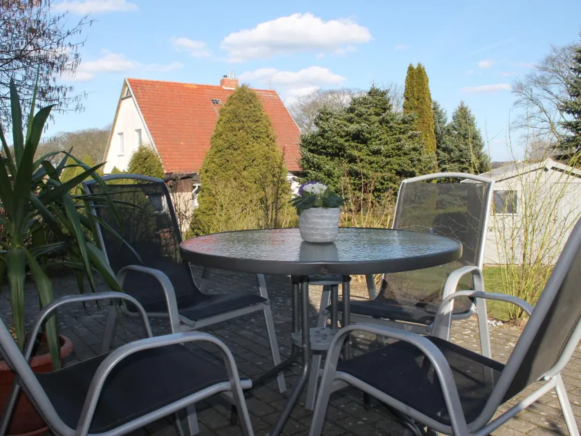 Modern Apartment in Kröpelin with Camping Cot - Image 1
