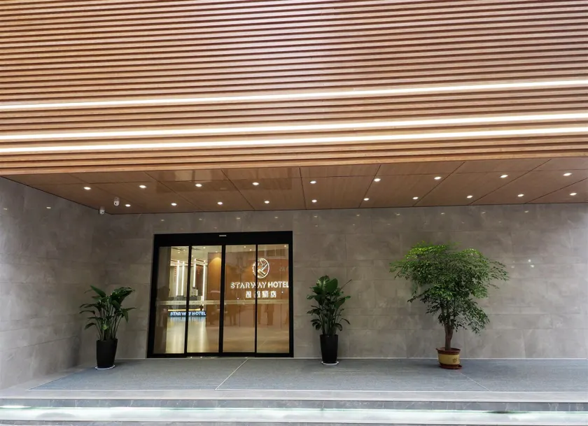 Starway Hotel Xinyang Railway Station Tianrun Plaza - Image 1