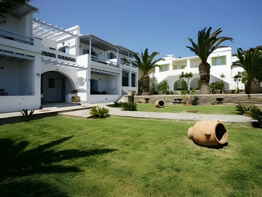 Porto Raphael Residences & Suites - Image 1