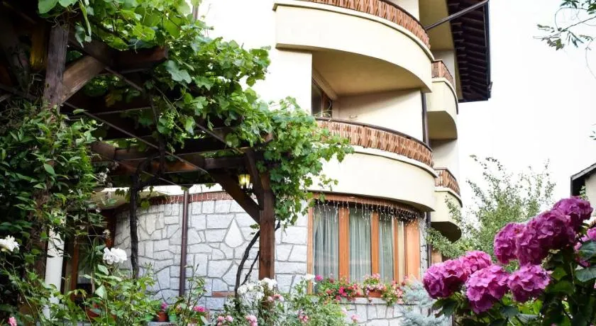 Lina Hotel - Image 1