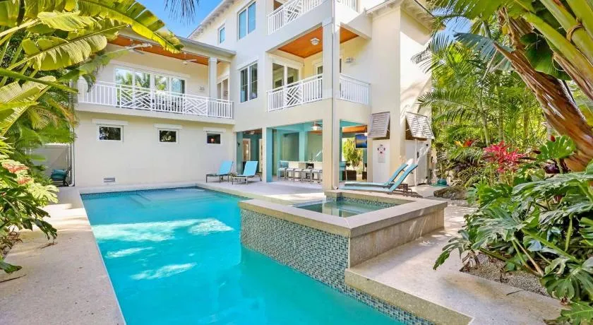 Precious Memories: North End! Quick Walk to Beach! Elevator,Pool,Ping Pong & Pool by Anna Maria Life - Image 1